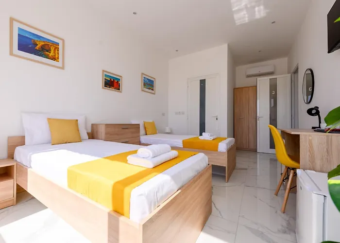 F8-3 Bedroom For 2 *