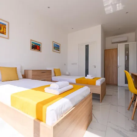 F8-3 Bedroom For 2 *